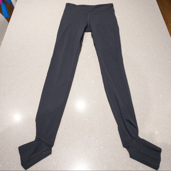 Under Armour Mid-Rise Black Legging with Stirrups - Picture 6 of 13